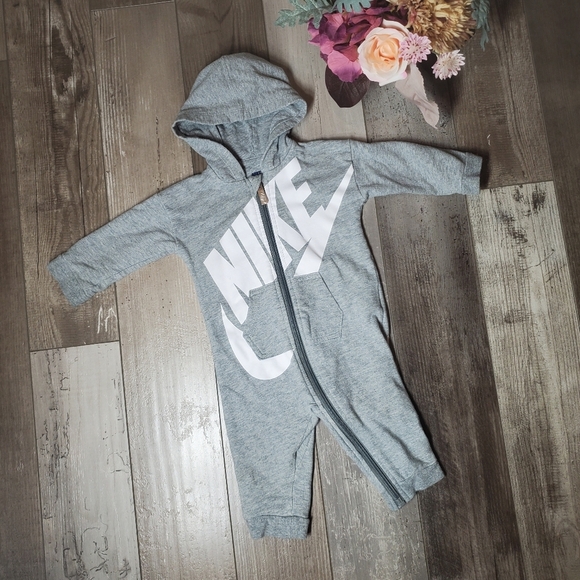 Nike Baby Boy Size 6/9M Gray and White Zip Up Hooded Coverall Sweatsuit Romper - Picture 1 of 16